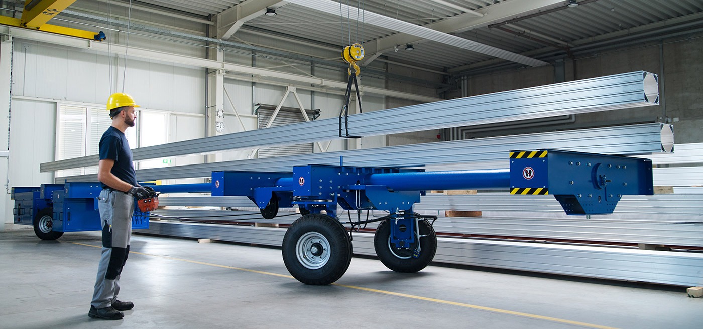 Der ferngesteuerte Langgut-Transporter für Lasten bis zu 2,7t. Spezialgerät für Transporte von Alu- & Stahlmasten innerhalb Unternehmen.