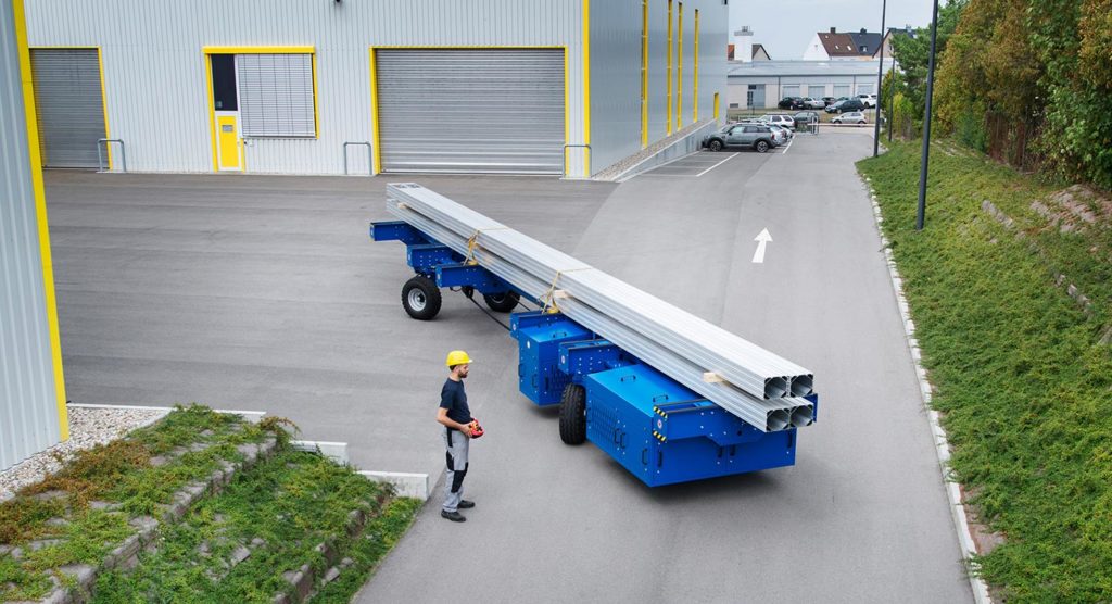 psb Langguttransporter im Außeneinsatz für den Transport von Langteilen draußen