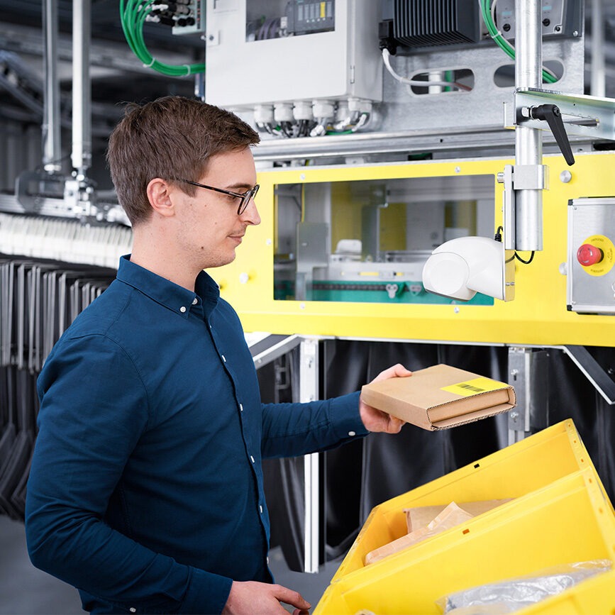 Einfache Bedienung des Taschensorters zur Sortierung und Pufferung von Einzelteilen und Retouren